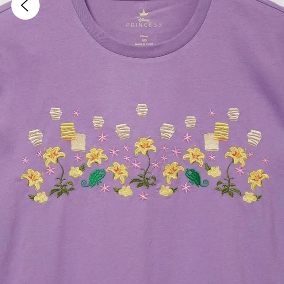 Disney Tangled Floral Lanterns Women’s Teeshirt BoxLunch Excluaivw - Picture 2 of 8